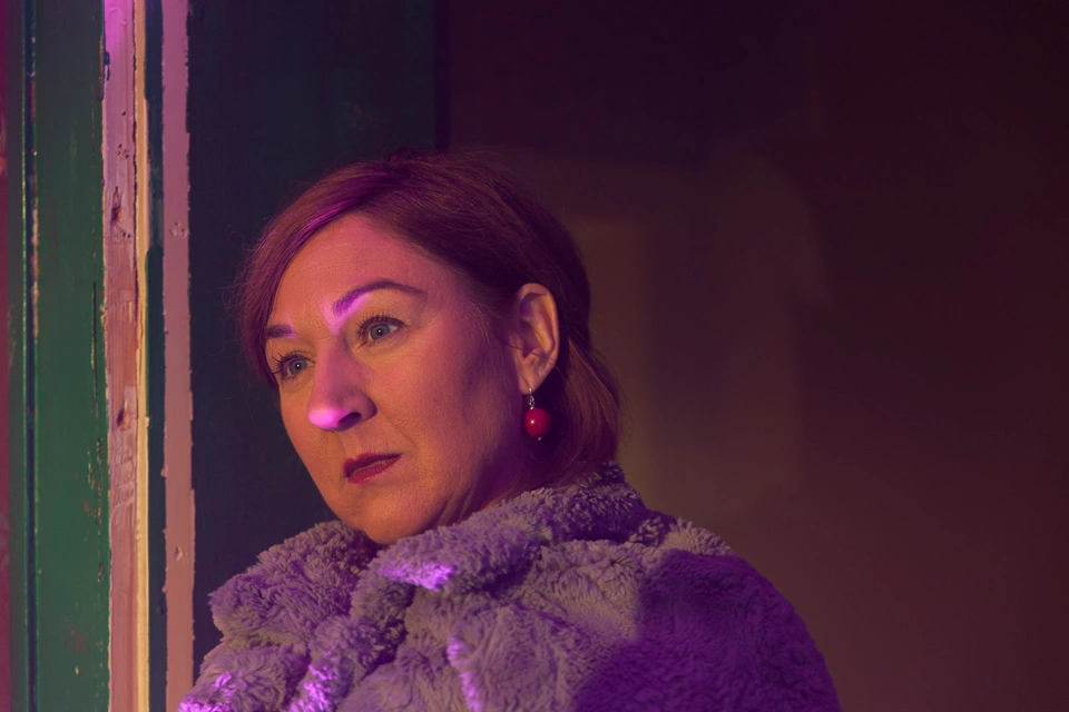 film stills - herztechnik - pushing buttons