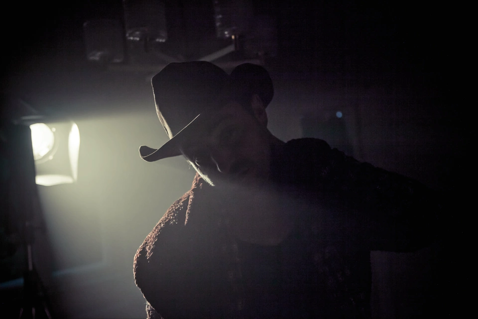 film stills - herztechnik - pushing buttons