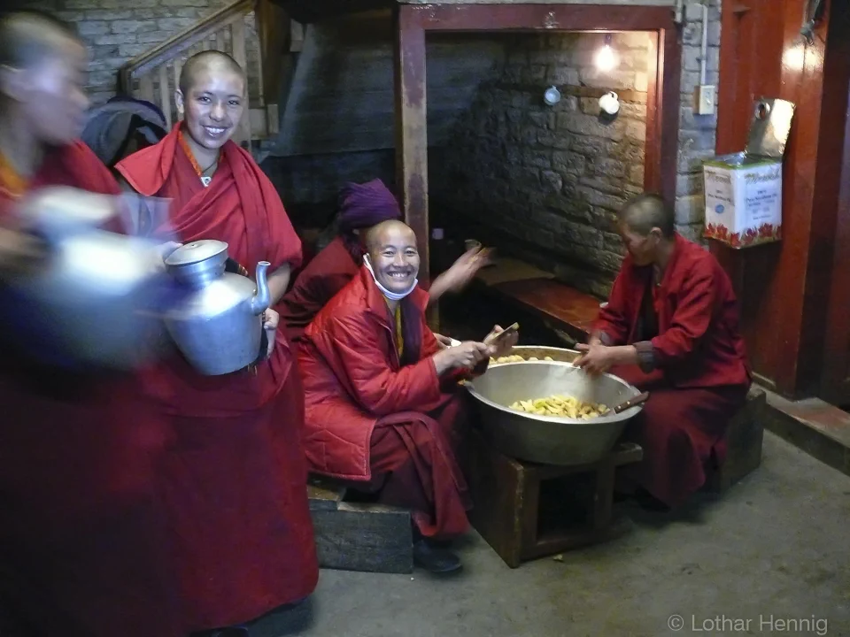 In der Klosterküche von Thubten Choling, Nepal