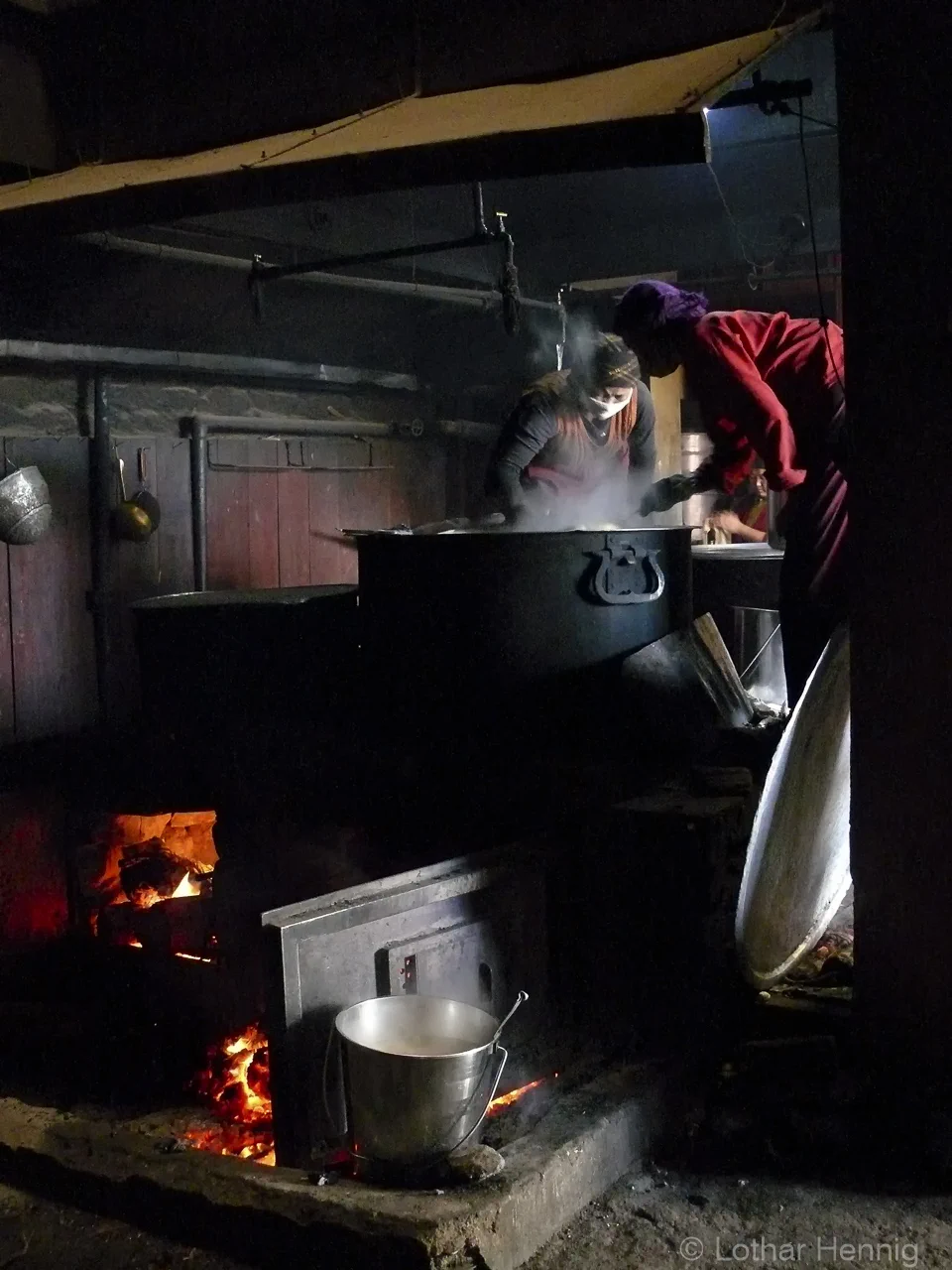 In der Klosterküche von Thubten Choling, Nepal